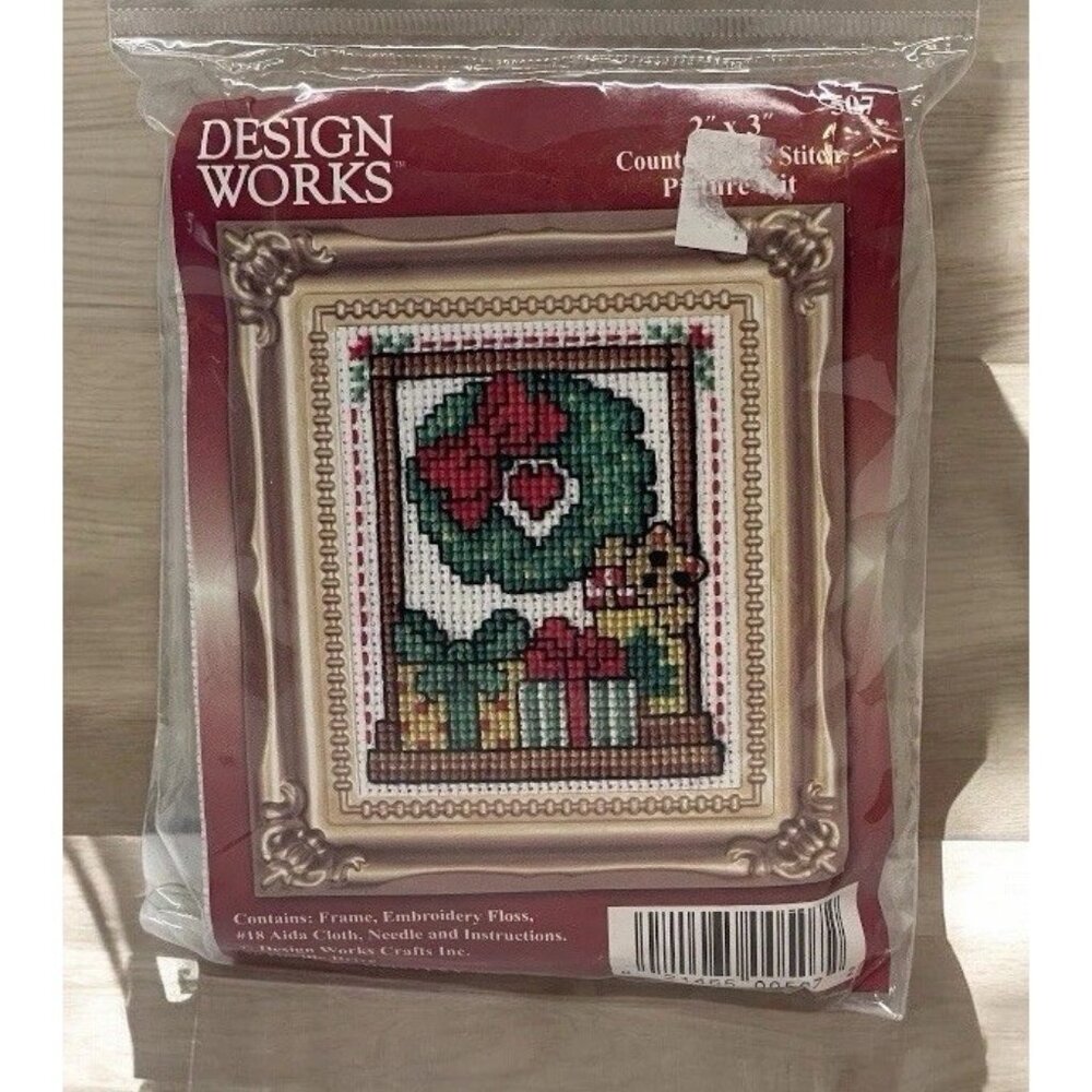 Design Works Christmas Wreath Gifts counted cross stitch picture kit 2” x 3” New